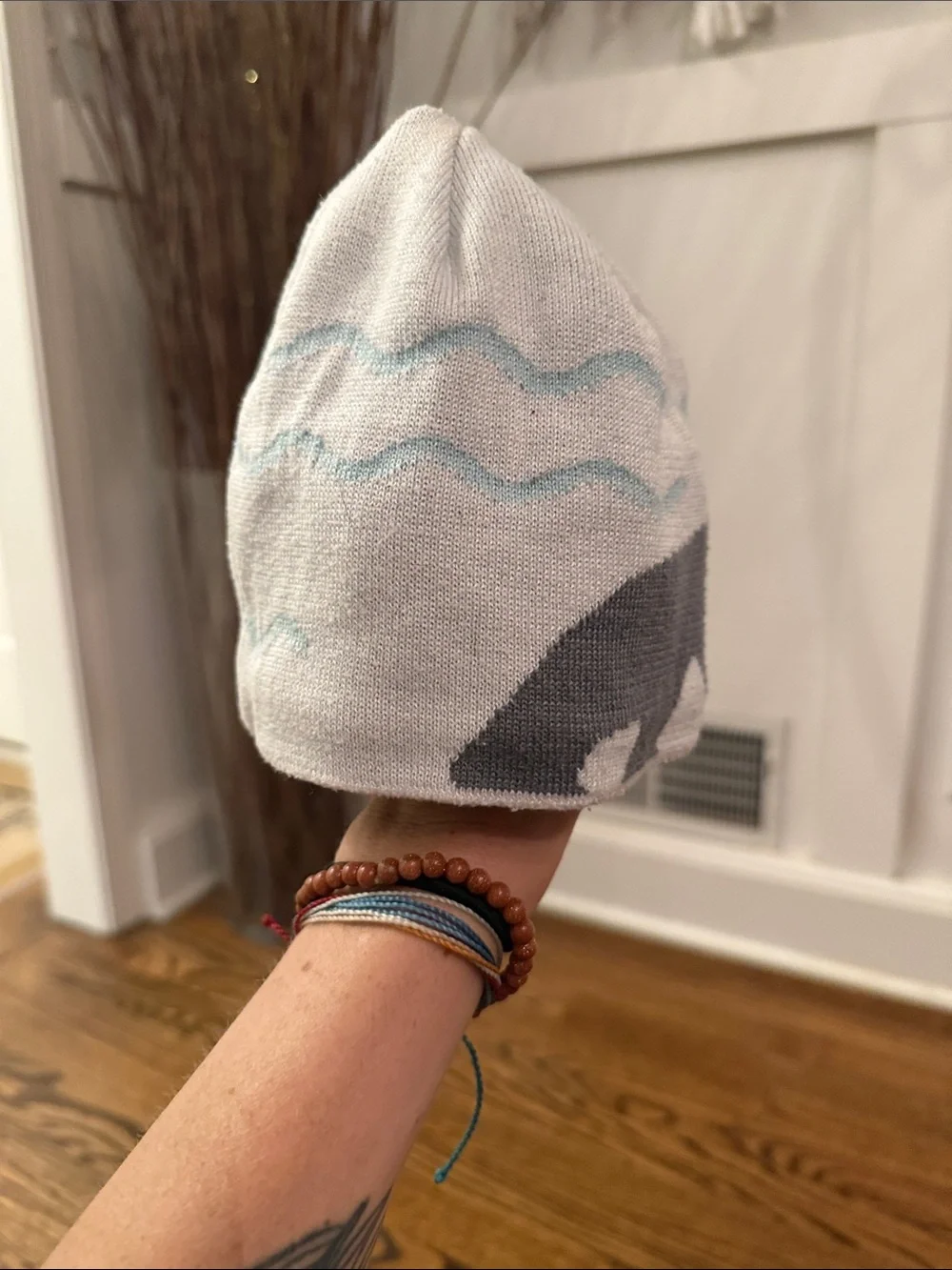 Patagonia Kids Off White Beanie with Teal Tree Motif